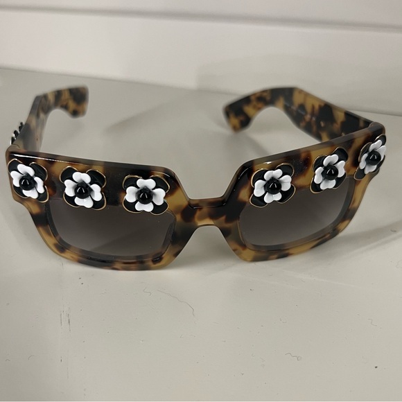 PRADA Tortoise Shell / Grey
Gradient SPR25P Flower Poeme Square LIKE NEW w case - Picture 10 of 14
